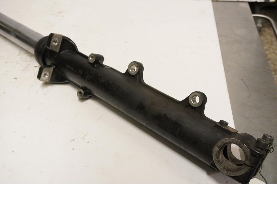 Vänster sida på Gaffelben från en BMW K 75 -1991 motorcykel.