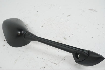 Snett nerifrån på Backspegel från en Yamaha XJ 6 -2011 motorcykel.