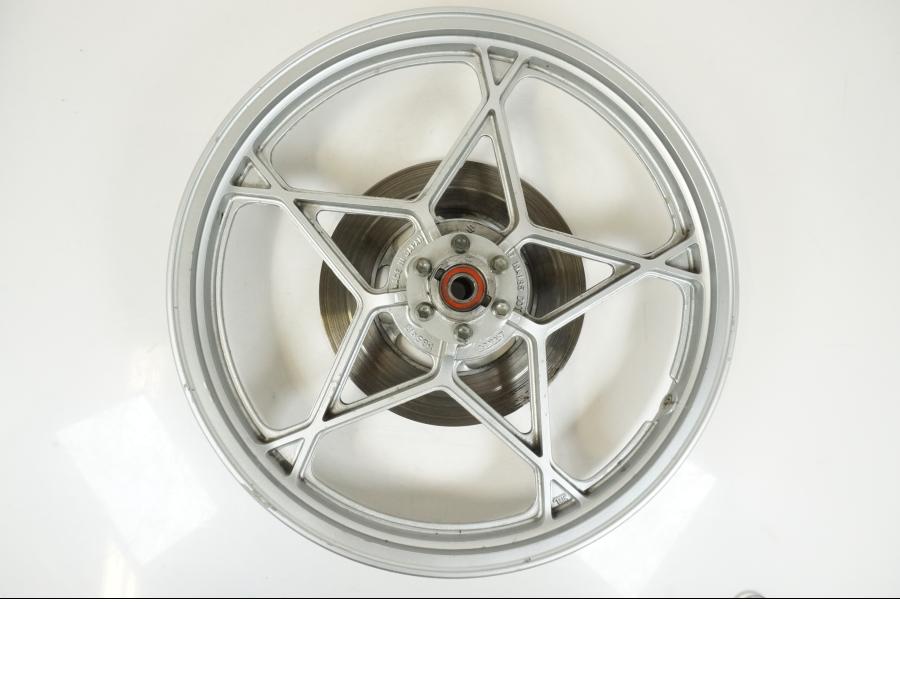 Extrabild1 på Fälg från en Suzuki GSX 750 -1980 motorcykel.