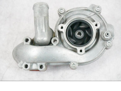 Höger sida på Vattenpump från en BMW K 1200 S -2005 motorcykel.