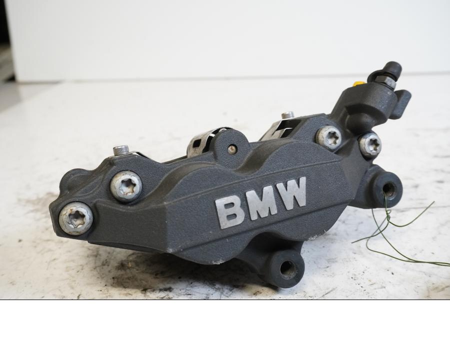 Framsidan på Bromsok från en BMW K 1200 R Sport -2007 motorcykel.