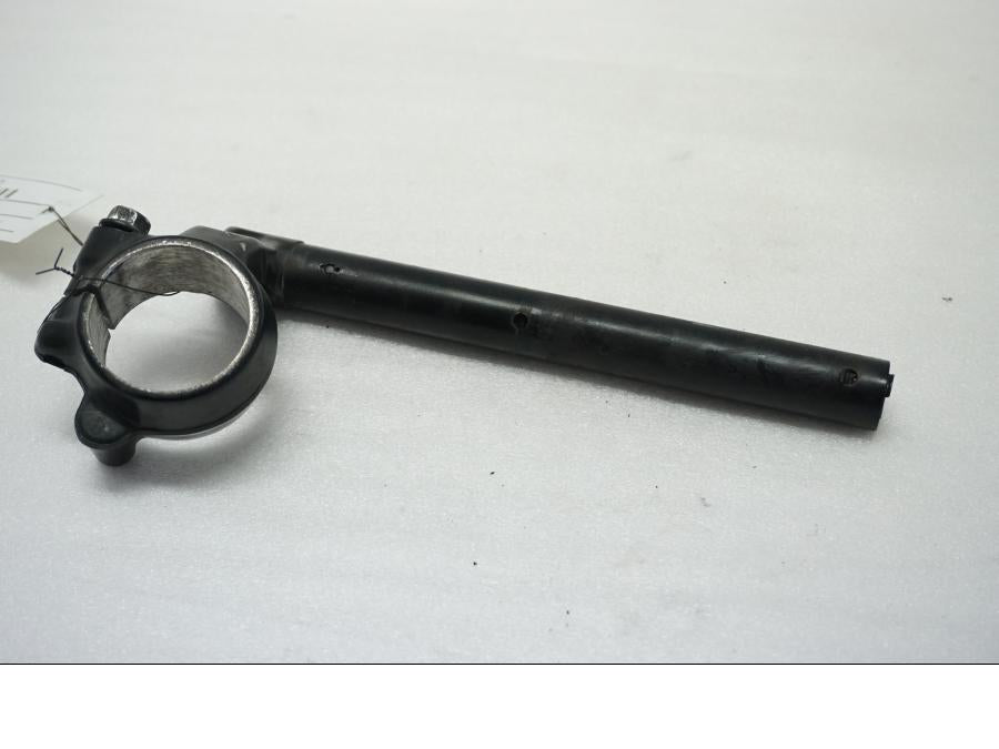 Baksidan på Styre från en Honda CBR 900 RR -1998 motorcykel.