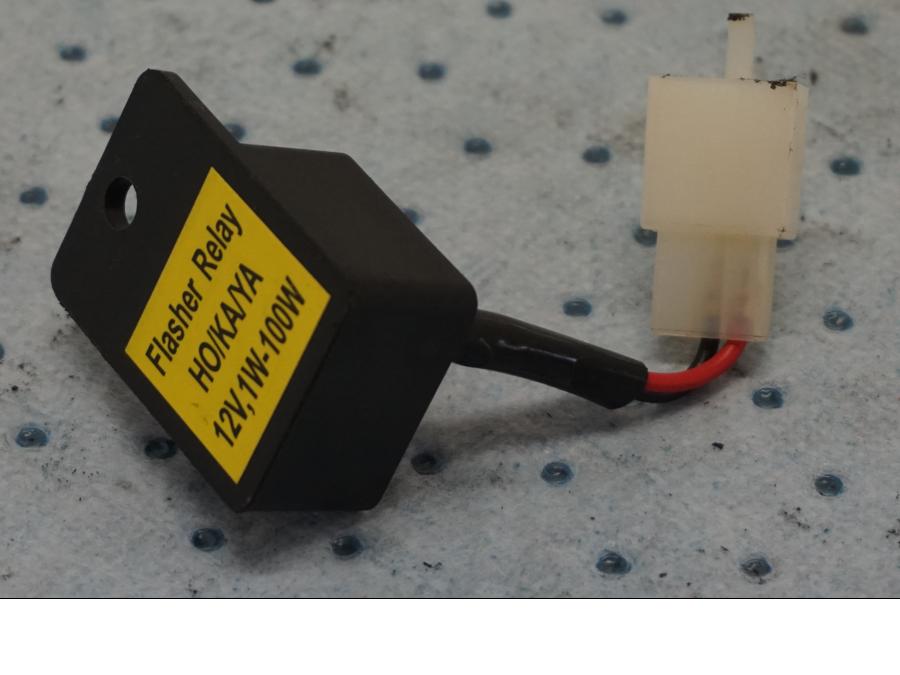 Framsidan på Blinkersrelä LED från en Kawasaki ZX-6R -2000 motorcykel.