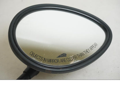 Baksidan på Backspegel från en Indian Chieftain Dark Horse -2019 motorcykel.