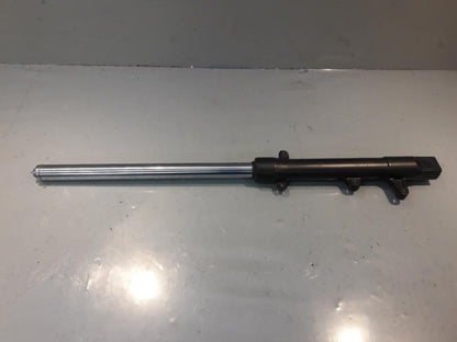 Framsidan på Gaffelben från en Honda CBR 125 R -2008 motorcykel.