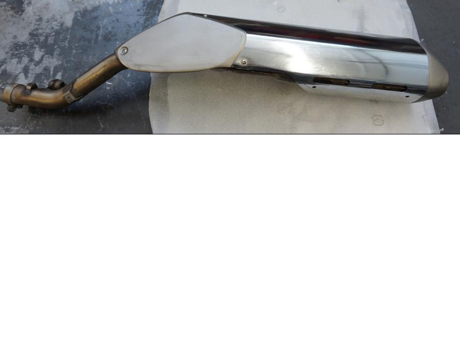 Baksidan på Ljuddämpare från en BMW K 1600 -2013 motorcykel.