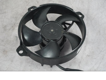 Snett uppifrån på Vattenkylfläkt från en Ducati Multistrada V4 -2024 motorcykel.