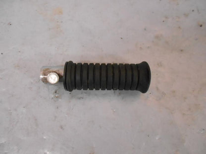 Framsidan på Fotpinne från en Kawasaki VN 1600 Mean Streak -2007 motorcykel.