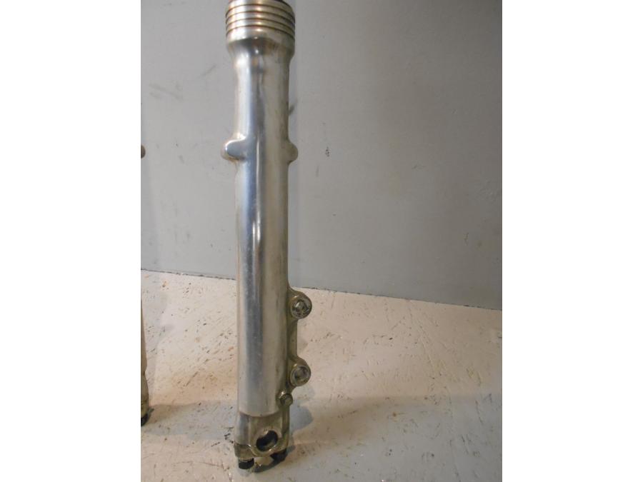 Baksidan på Gaffelben från en Honda GL 500 -1982 motorcykel.