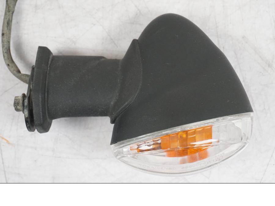 Vänster sida på Blinkers från en Suzuki GSF 1250 -2010 motorcykel.