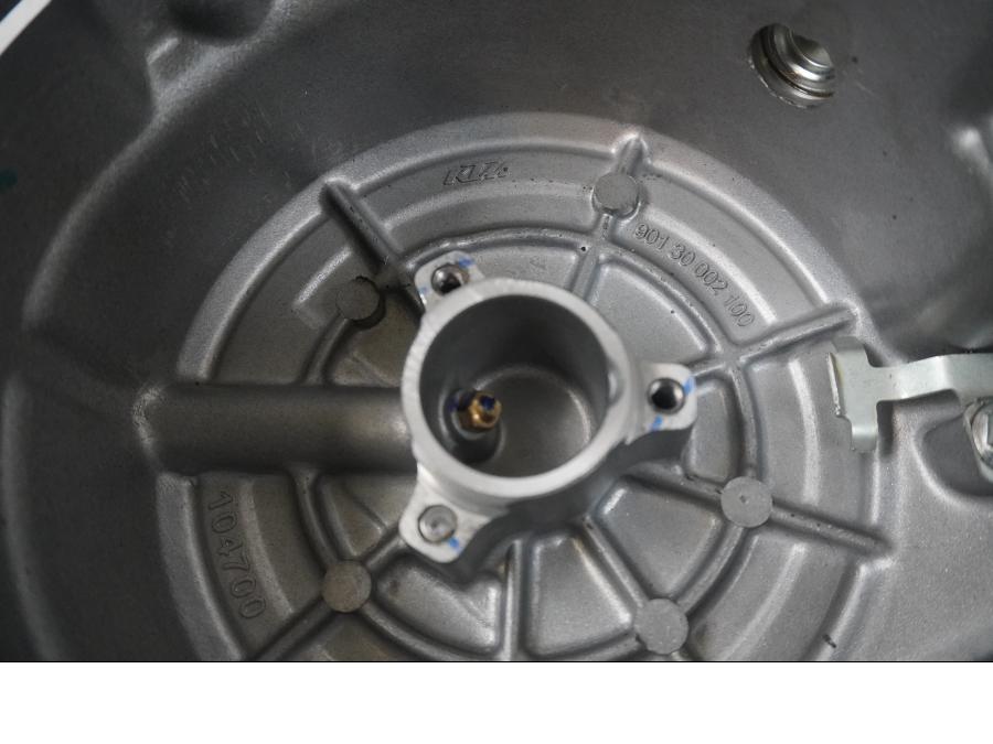 Extrabild1 på Generatorkåpa från en KTM 125 Duke -2017 motorcykel.