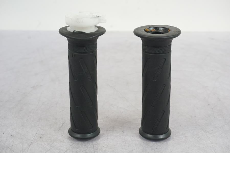 Framsidan på Handtag från en Suzuki GSX 1300 RX -1999 motorcykel.