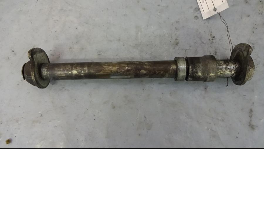 Framsidan på Axel från en H-D Touring Road King Custom FLHRSI -2004 motorcykel.