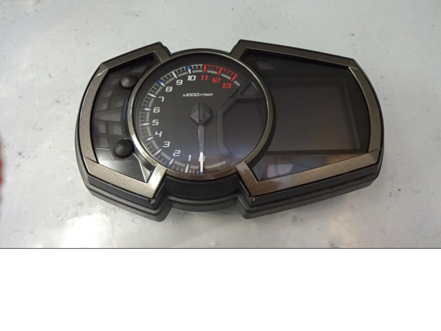 Framsidan på Instrumentpanel från en Kawasaki Z 1000 -2018 motorcykel.