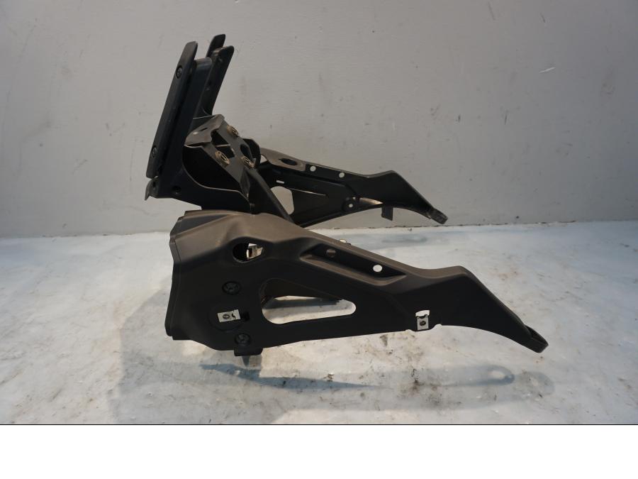 Baksidan på Toppkåpstag från en Yamaha XT 1200 Z -2011 motorcykel.