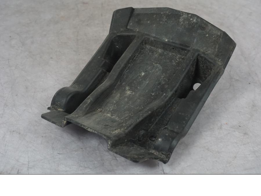 Vänster sida på Skylthållare från en KTM 1290 Super Adventure S -2022 motorcykel.