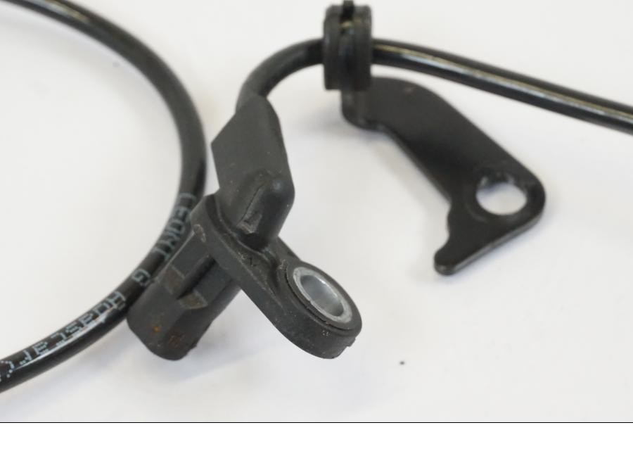 Höger sida på ABS givare från en Triumph Trident -2021 motorcykel.