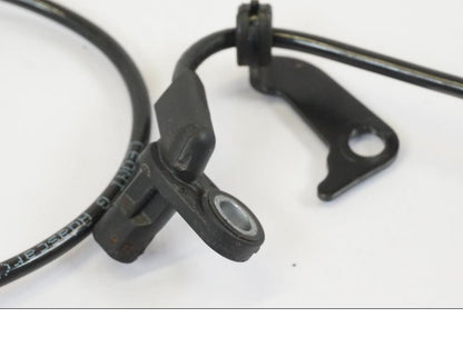 Höger sida på ABS givare från en Triumph Trident -2021 motorcykel.