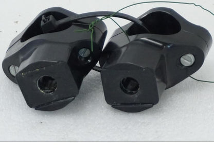 Höger sida på Styrfäste från en KTM 1290 Super Adventure R -2021 motorcykel.