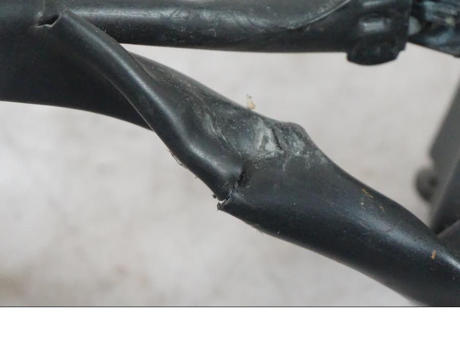 Snett nerifrån på Styrelreglage från en Kawasaki ZX-6R -2006 motorcykel.