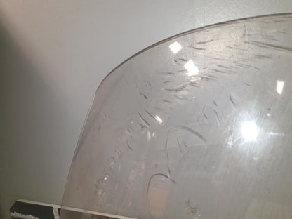 Baksidan på Vindruta från en H-D Dyna Street Bob FXDB/I -2007 motorcykel.