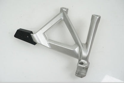 Framsidan på Fotpinnefäste från en BMW R 1250 GS -2017 motorcykel.