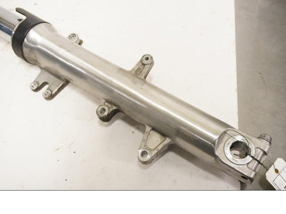 Baksidan på Gaffelben från en Honda CBR 1100 XX -2000 motorcykel.