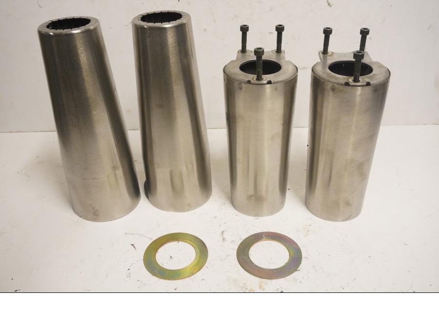 Framsidan på Gaffeldekorrör från en Yamaha XV 1600 -2002 motorcykel.