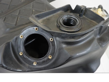 Baksidan på Bensintank från en BMW K 1200 LT -2004 motorcykel.