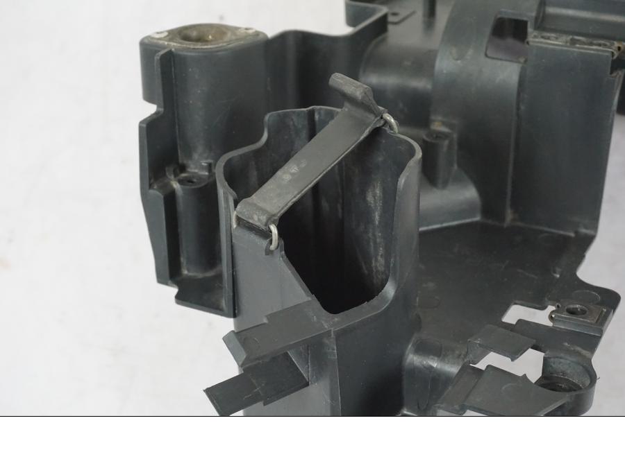 Snett uppifrån på Plast från en Yamaha XVS 1100 -2000 motorcykel.