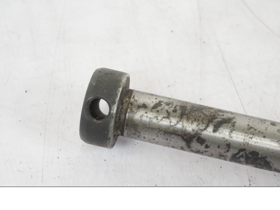 Höger sida på Axel från en Suzuki GSX 550 EF -1985 motorcykel.