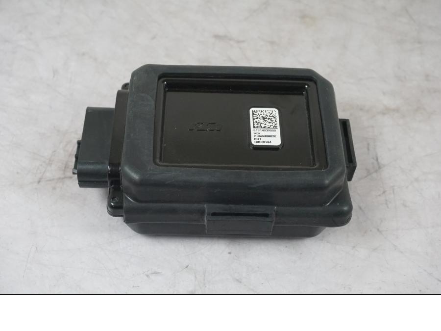 Framsidan på HLU-enhet från en KTM 1290 Super Adventure S -2022 motorcykel.