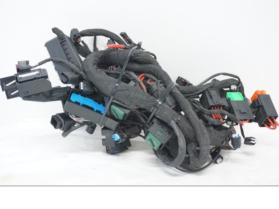 Baksidan på Kabelstam från en BMW K 1600 -2015 motorcykel.