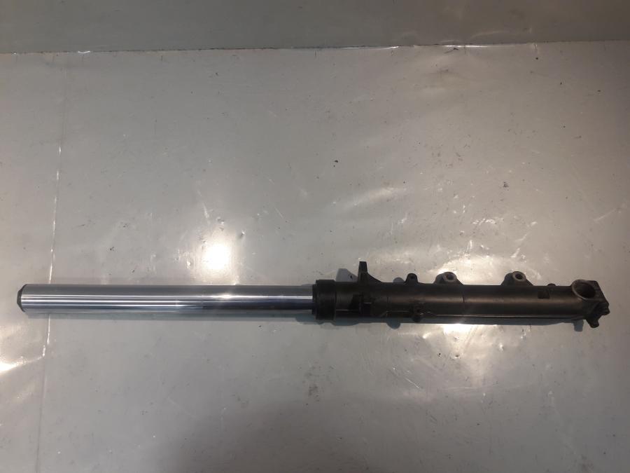 Baksidan på Gaffelben från en BMW K 100 RS -1991 motorcykel.