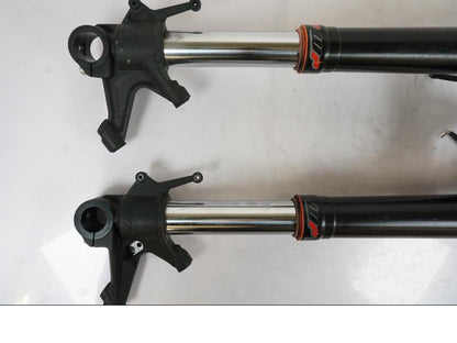 Höger sida på Gaffelpaket från en KTM 790 Duke -2019 motorcykel.