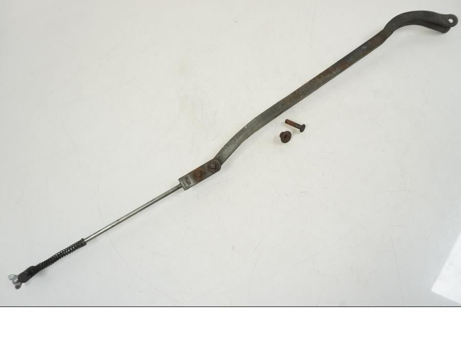 Snett nerifrån på Bromsvajer från en Yamaha XV 1100 -1993 motorcykel.