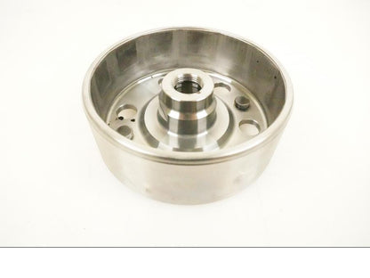 Framsidan på Generator från en Honda VFR 800 -2005 motorcykel.