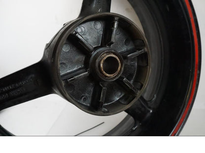 Vänster sida på Fälg från en Yamaha YZF 1000 R1 -2002 motorcykel.