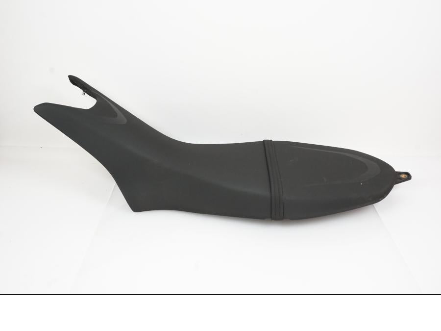 Baksidan på Sadel från en Ducati Hypermotard -2020 motorcykel.