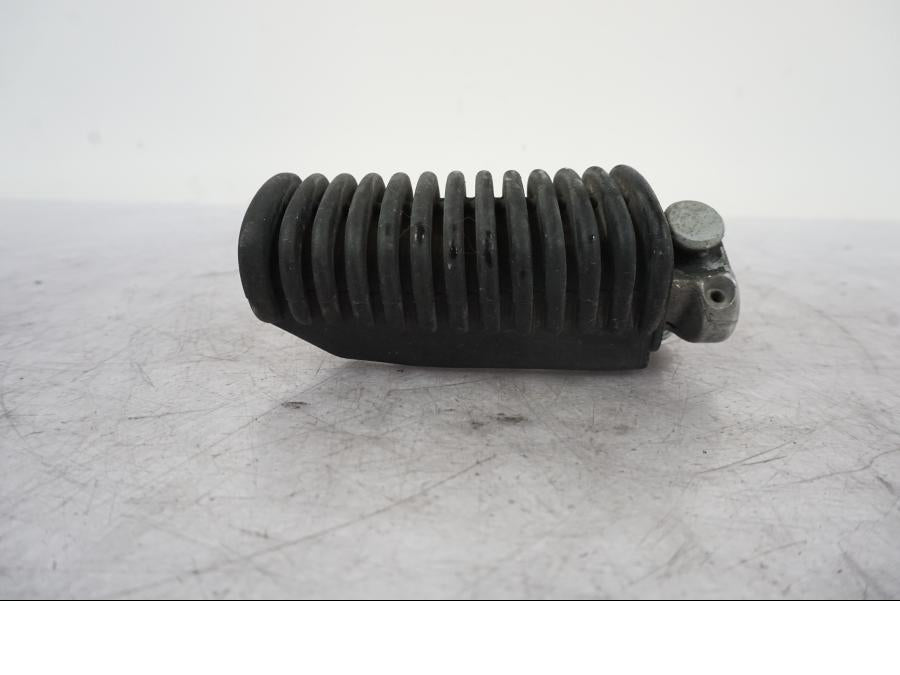 Baksidan på Fotpinne från en BMW R 1150 GS -2002 motorcykel.