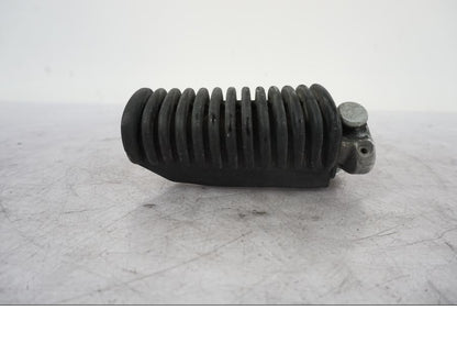 Baksidan på Fotpinne från en BMW R 1150 GS -2002 motorcykel.