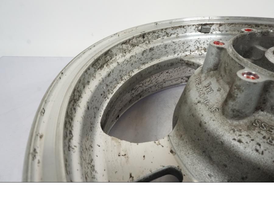 Extrabild2 på Fälg från en Kawasaki VN 1500 -2003 motorcykel.