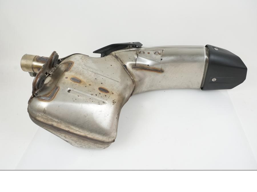 Höger sida på Ljuddämpare från en BMW F 900 R -2021 motorcykel.