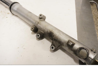 Snett uppifrån på Gaffelben från en Triumph America -2004 motorcykel.