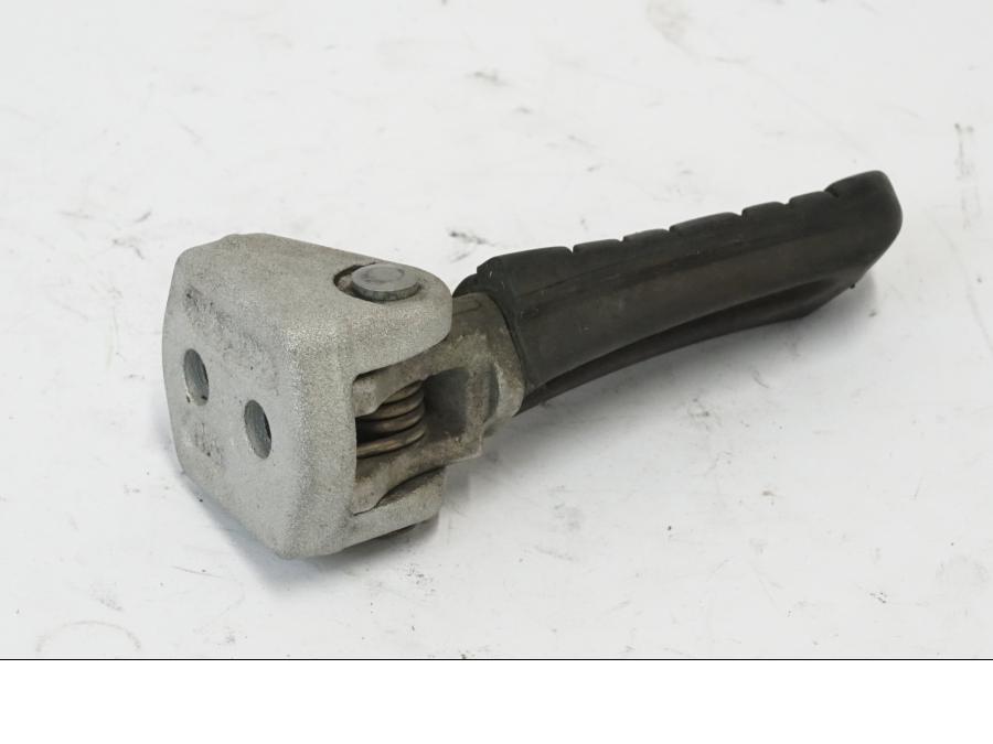 Baksidan på Fotpinne från en KTM 690 Duke -2016 motorcykel.