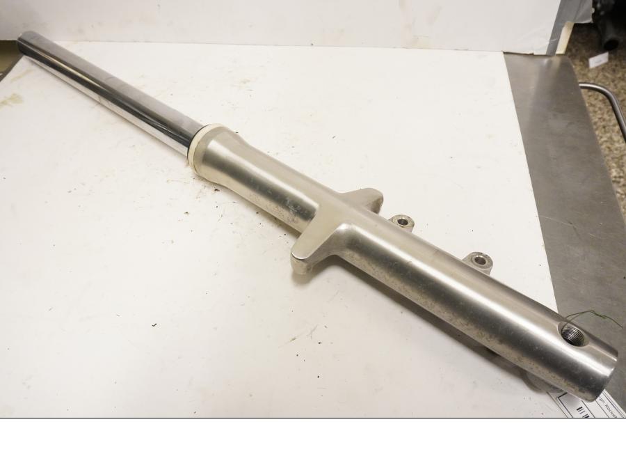 Framsidan på Gaffelben från en Triumph Rocket III -2011 motorcykel.