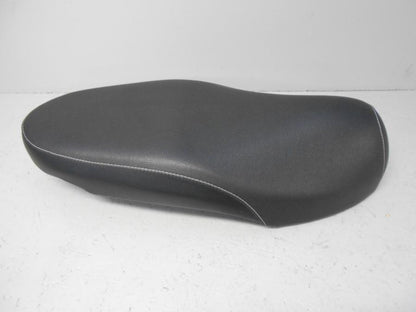 Framsidan på Sadel från en Yamaha Delight -2014 motorcykel.