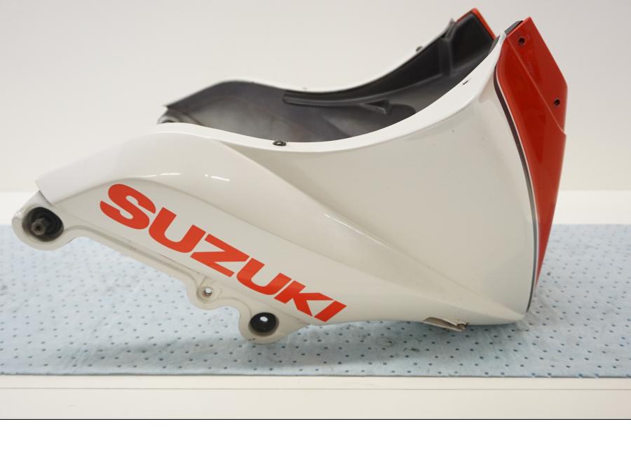 Höger sida på Toppkåpa från en Suzuki GSX 550 -1985 motorcykel.