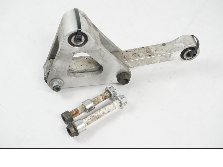 Framsidan på Stötdämparlänkage från en Yamaha YZF 1000 R1 -2007 motorcykel.
