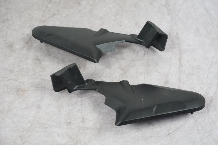 Baksidan på Vindruta från en Ducati Multistrada V4 -2024 motorcykel.